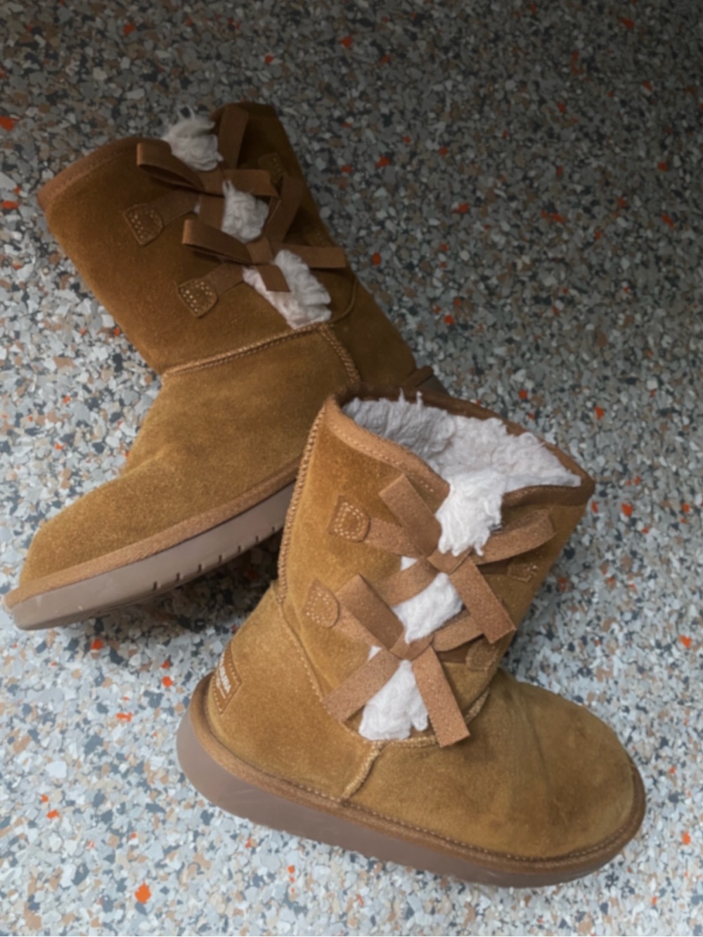 UGG KOOLABURRA VICTORIA SHORT SUEDE BOOT